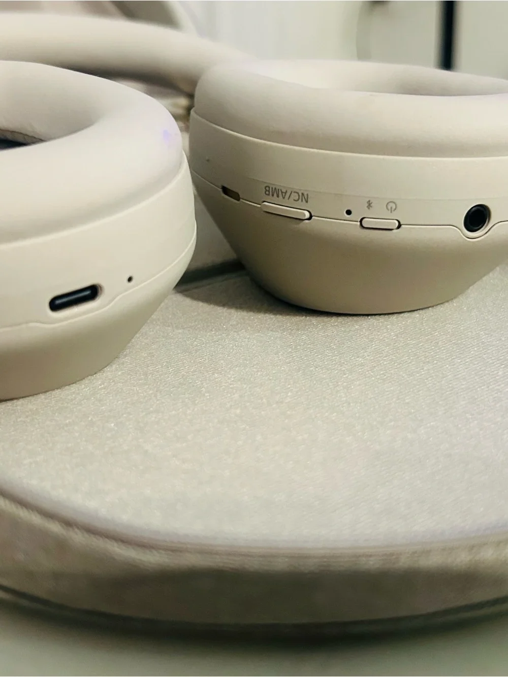 Sony connectivity headphones design